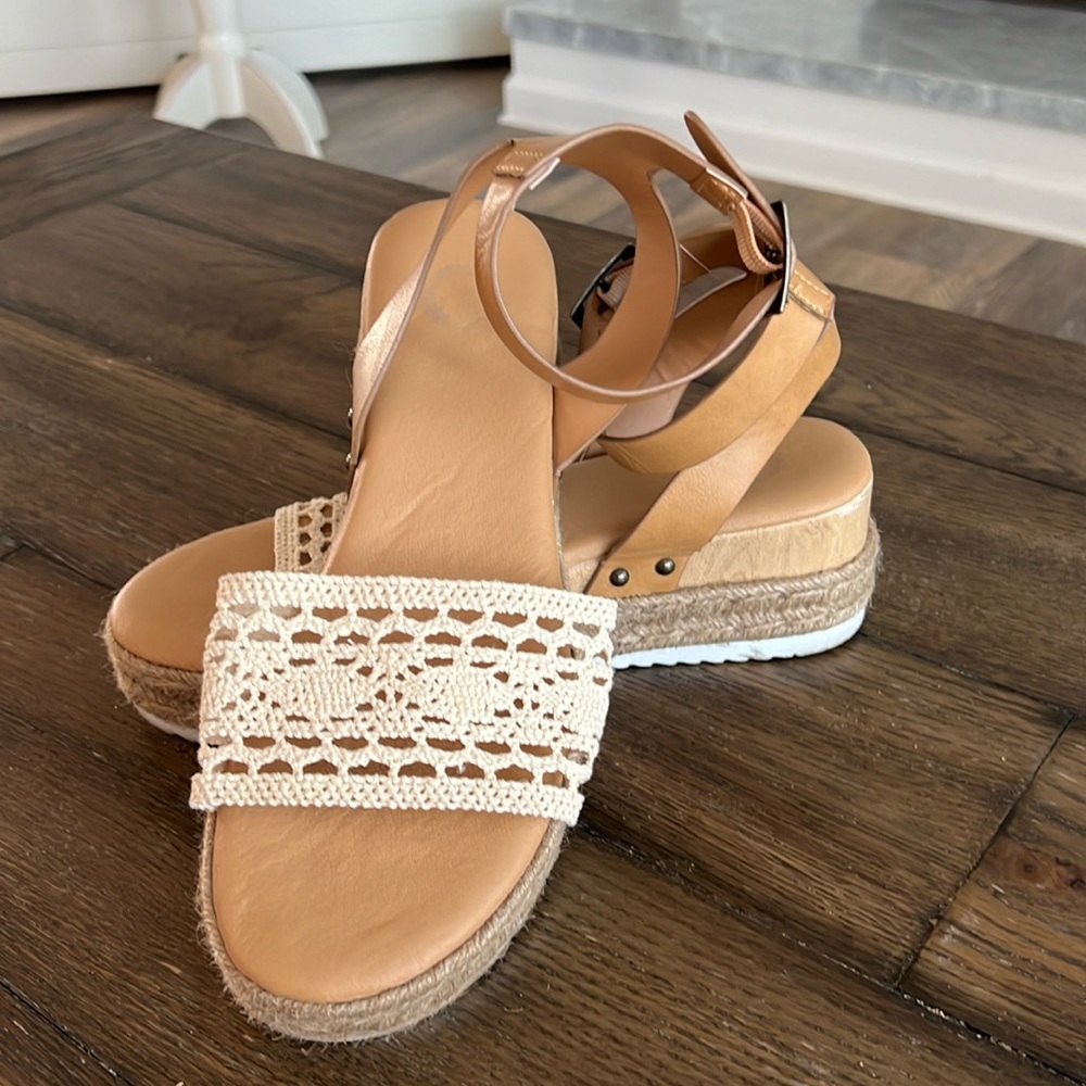 Women’s sandals